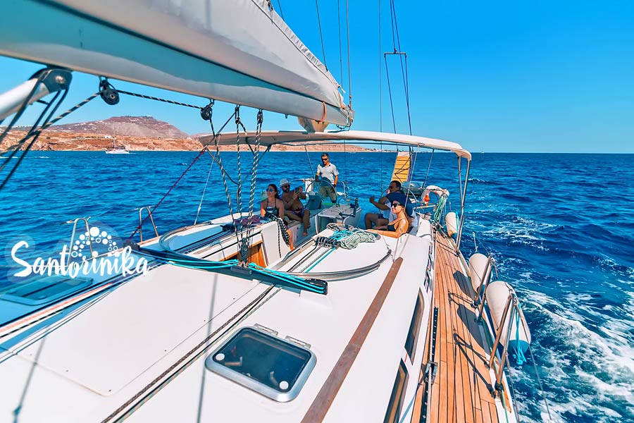 Private cruises around the caldera of the volcano: rent a Jeanneau 49 Yacht, Santorini, Greece
